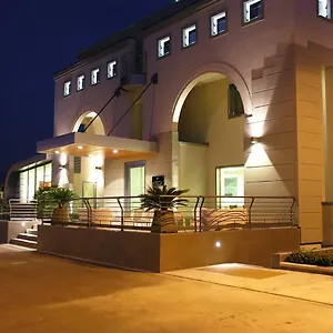 https://hotel-la-conchiglia-lombardi.it-lombardy.com